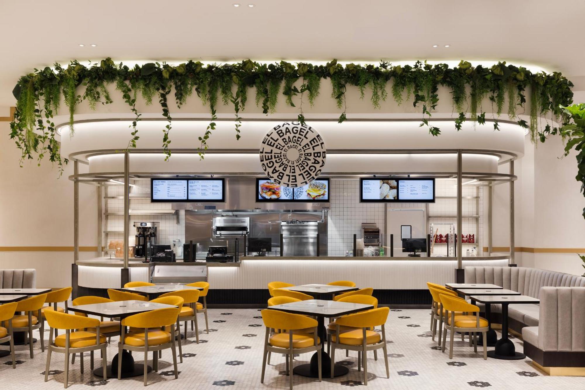 Fontainebleau Las Vegas Eksteriør bilde Interior of a MOS Burger restaurant in Tokyo