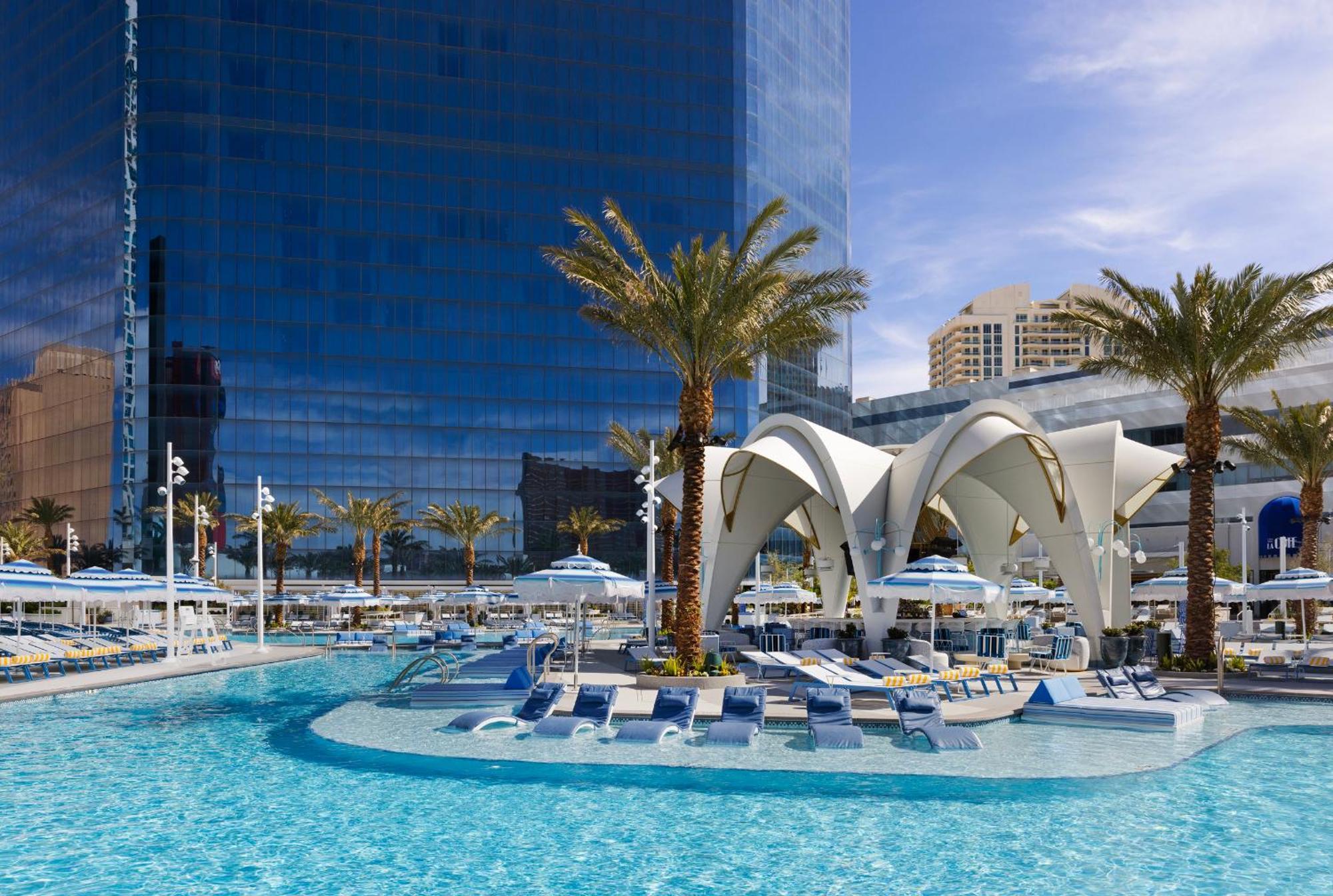 Fontainebleau Las Vegas Eksteriør bilde The pool at the Wynn