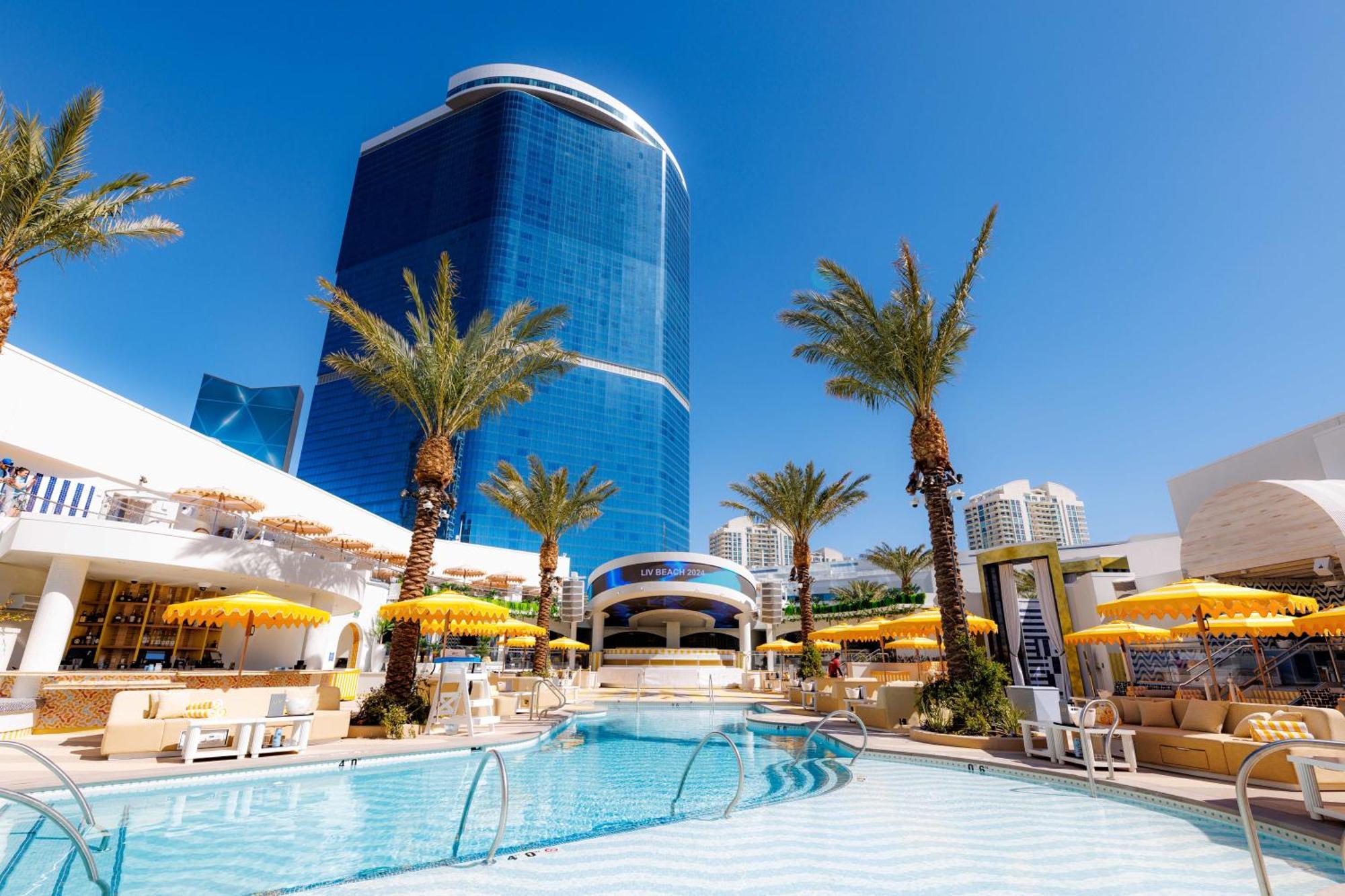Fontainebleau Las Vegas Eksteriør bilde The pool at the Wynn