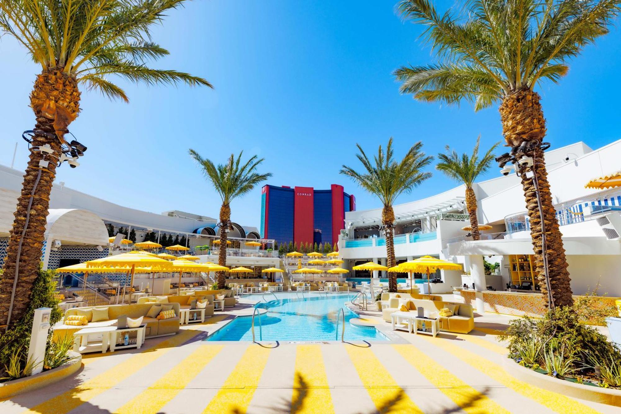 Fontainebleau Las Vegas Eksteriør bilde The pool at the Wynn
