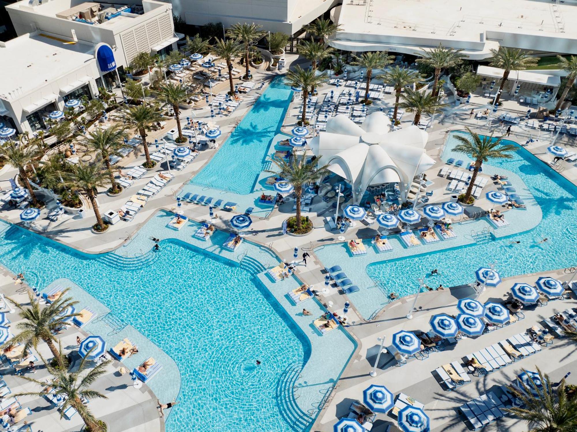 Fontainebleau Las Vegas Eksteriør bilde The pool at the Wynn